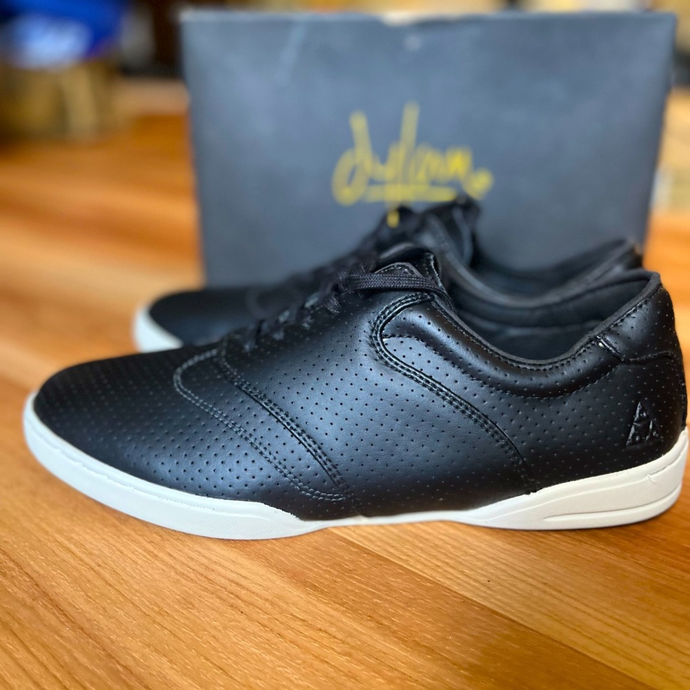 Huf Dylan Rieder black perf leather/bone white sole. Size 9